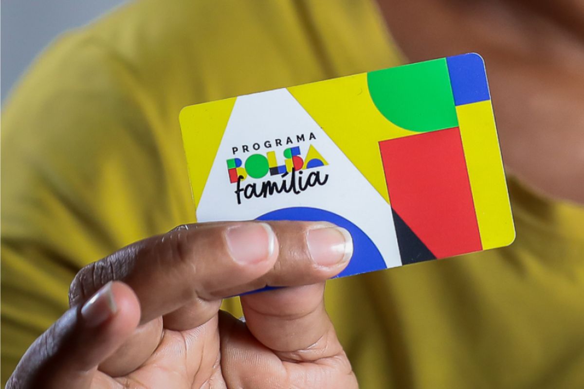 Bolsa Família anuncia bônus de R$750 + R$150 + R$102 e brasileiros comemoram