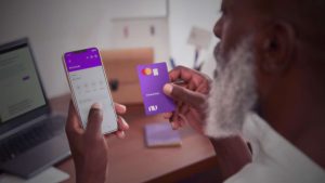 Nubank vai contra mercado e dá ótima notícia para brasileiros com nome sujo