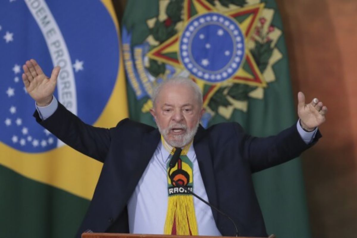 O presidente falando em público sobre a Nova Lei de Lula