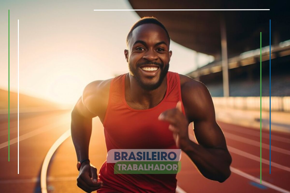 Um corredor treinando feliz na pista após ser contemplado pelo Bolsa Atleta