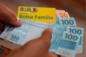 Beneficiário do Bolsa Família pode comprar carro? Entenda a lei!