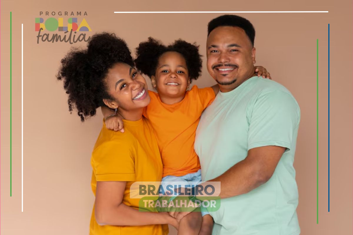 Uma família unida, pai, mãe e filha. Eles estão felizes, pois, o Bolsa Família de setembro 2024 tem valores atualizados