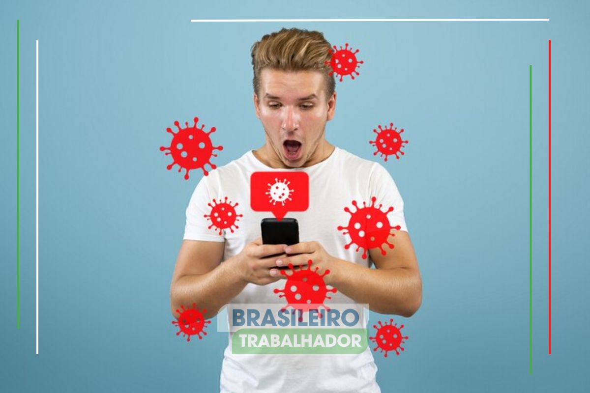 Um rapaz espantado com seu smartphone na mão após ver o novo Golpe em celulares Android