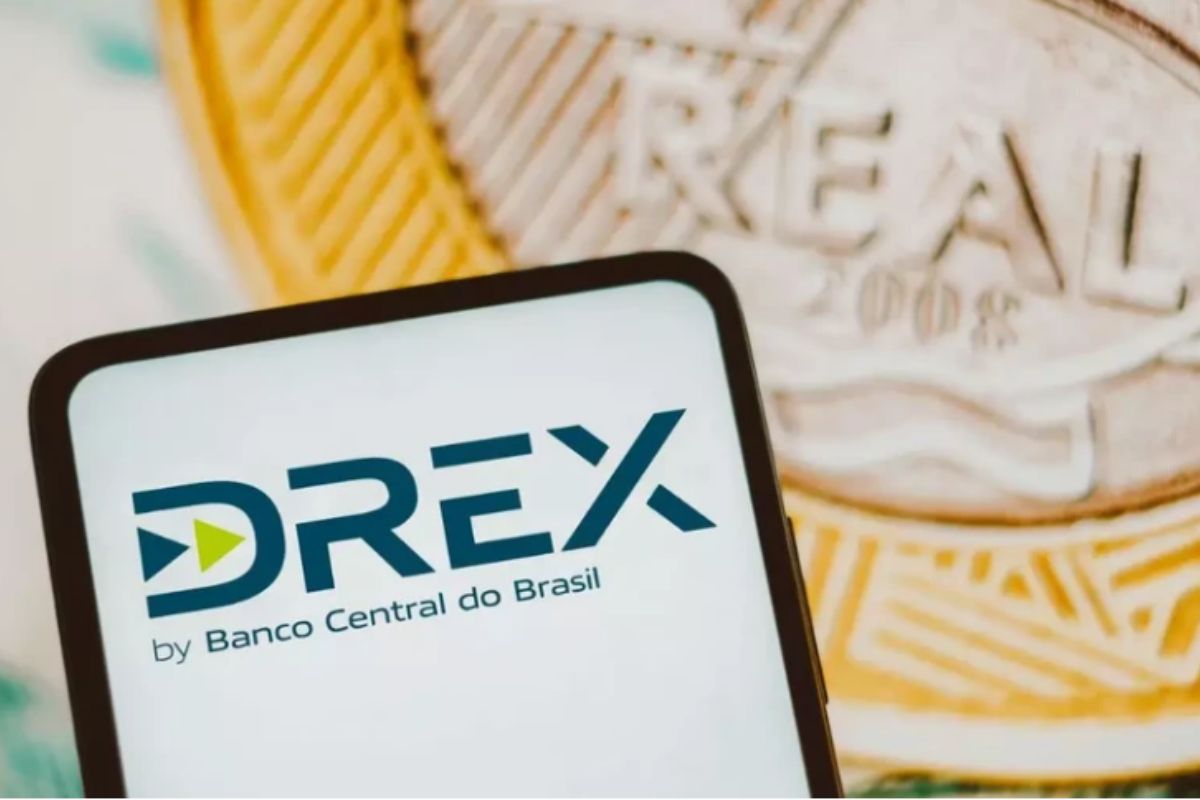 Um smartphone com o logo do Drex ilustrando como o PIX vai funcionar com o DREX