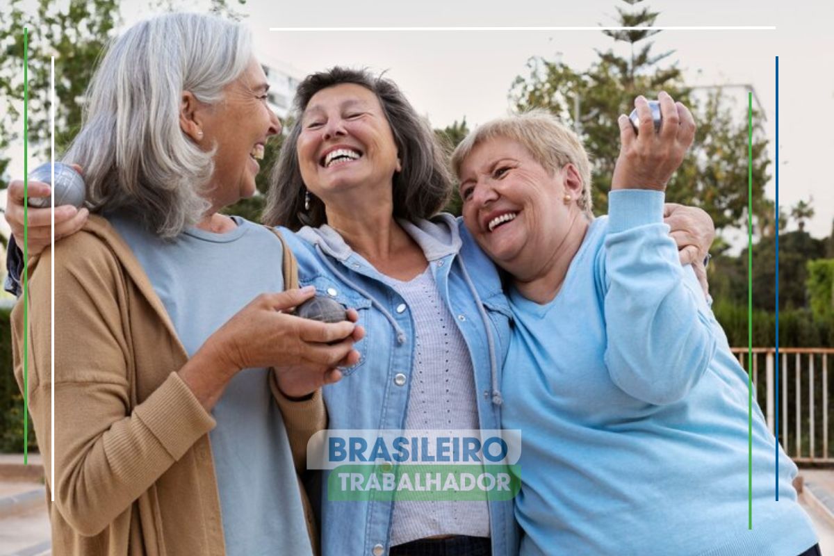 três idosas felizes porque elas receberam a notícia de que o Novo salário do BPC traz aumento real