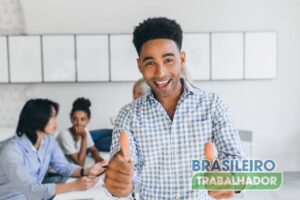 Brasileiros comemoram aumento do salário mínimo; saiba quem tem direito