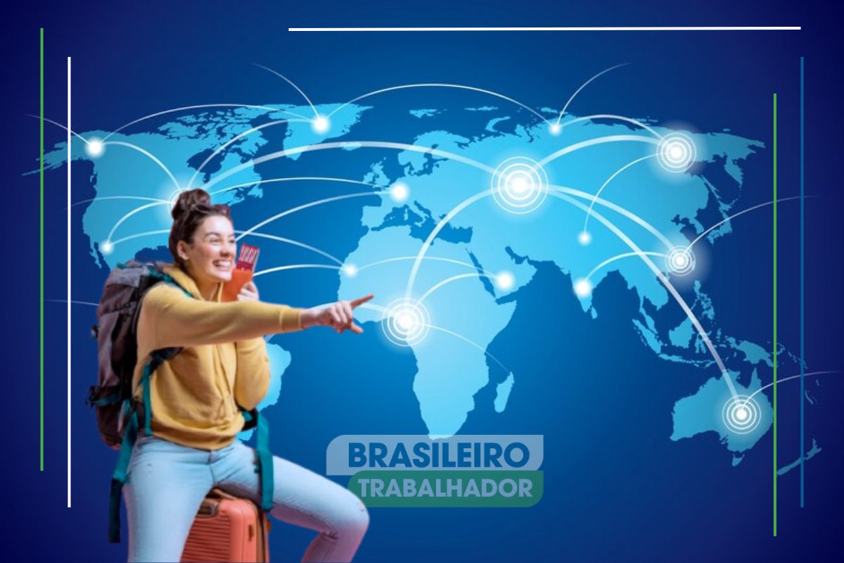 Uma pessoa aponta para uma direção, ao fundo há um mapa com os melhores países para viver e trabalhar