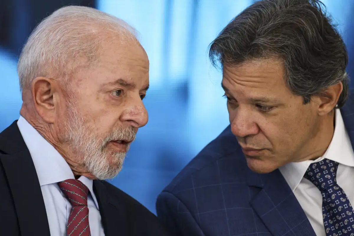 Lula conversando com Haddad sobre como vai funcionar o BPC