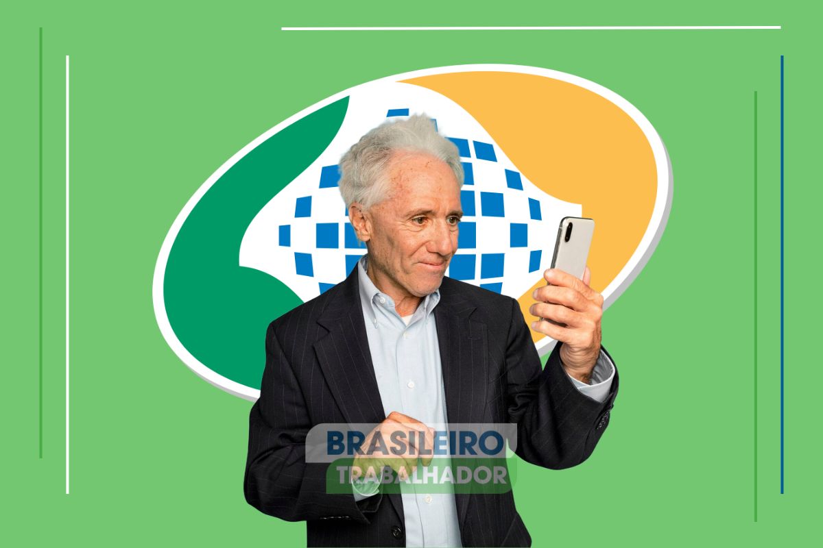 Um senhor comemorando vendo que o INSS reagenda perícias médicas