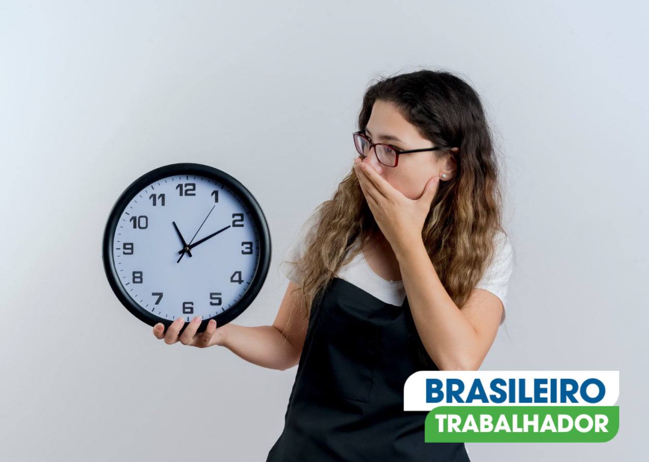 Hora extra X banco de horas: confira vantagens e desvantagens de cada um, e como negociar com sua empresa.