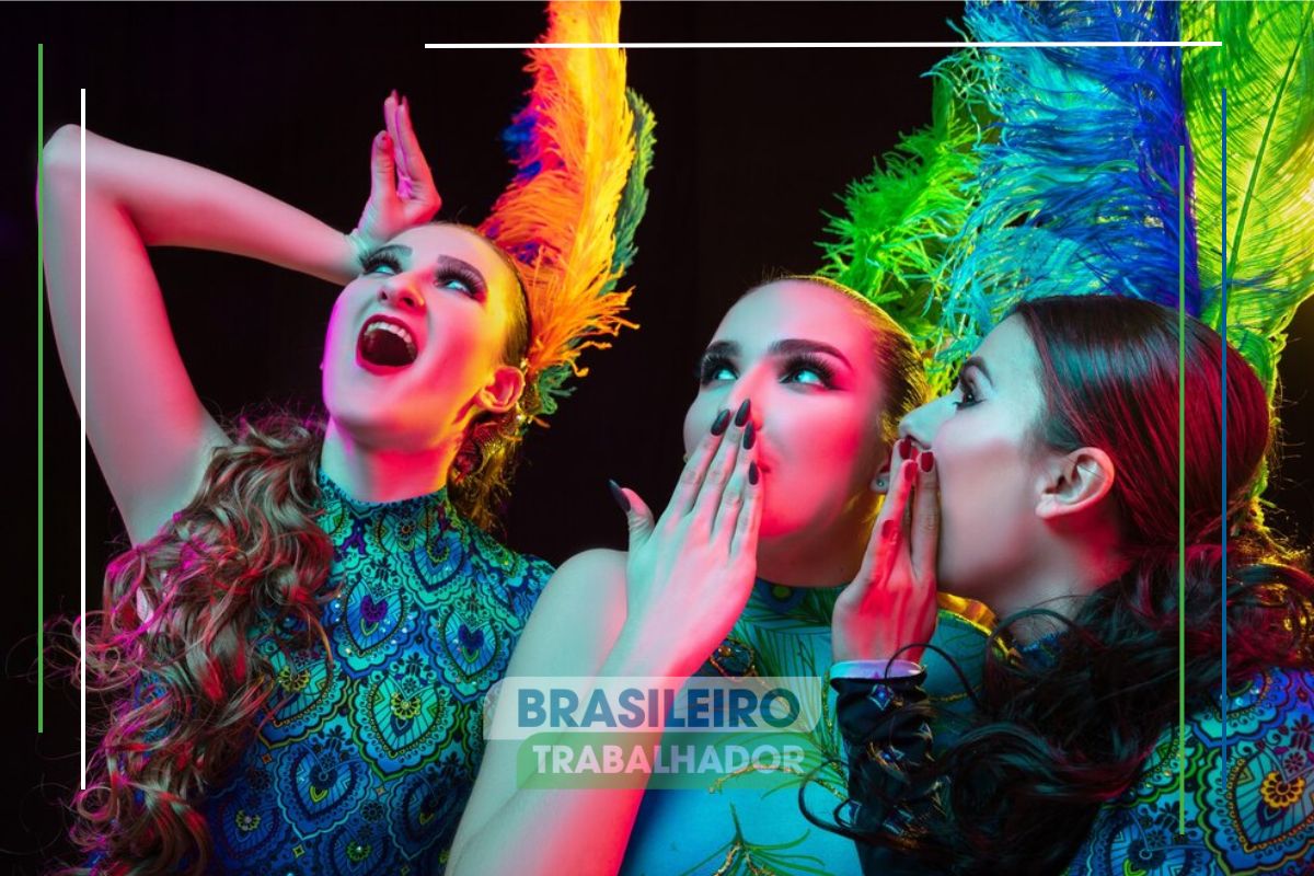 Três mulheres fantasiadas surpresas descobrindo que o Carnaval não é feriado