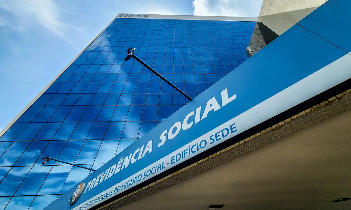 Golpes e Fake News: INSS Alerta para Ressarcimento Fraudulento na Rede.