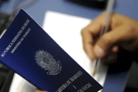 Alerta: Brasil vive colapso no emprego doméstico e especialistas explicam o que vem aí