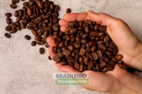 Preço do café dispara 80%: maior inflação em 30 anos atinge o bolso dos brasileiros