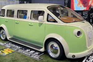 Revolução automotiva na China: a Kombi de oito portas que está surpreendendo o mundo