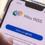 Aposentados não encontram respostas da IA do INSS: como falar com atendente humano no 135