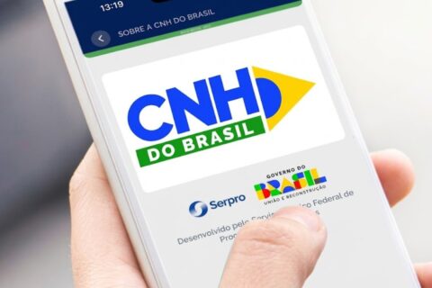 Motorista apresenta print da CNH digital durante blitz, agente recusa a imagem e fiscalização exige documento no aplicativo oficial CNH do Brasil