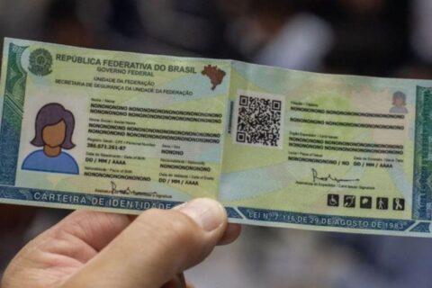 Brasileiros iniciam pedido da nova carteira de identidade pelo celular, mas precisam passar por identificação presencial e podem receber a CIN em casa em alguns estados