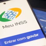 Como o banco sabe que seu benefício foi aprovado antes de você? A brecha do INSS explicada