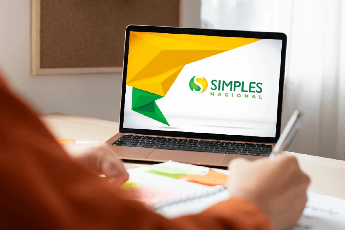 Simples Nacional na tela do notebook