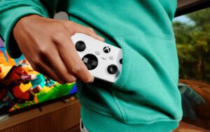 Xbox Nano promete controle compacto de 100 gramas por R$ 379; confira recursos e previsão de venda
